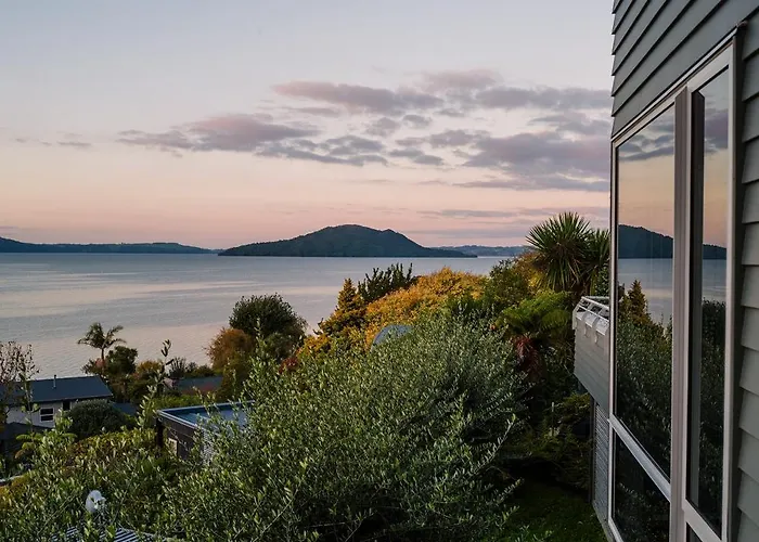 Serenity Lakeview Retreat Сasa de vacaciones Rotorua